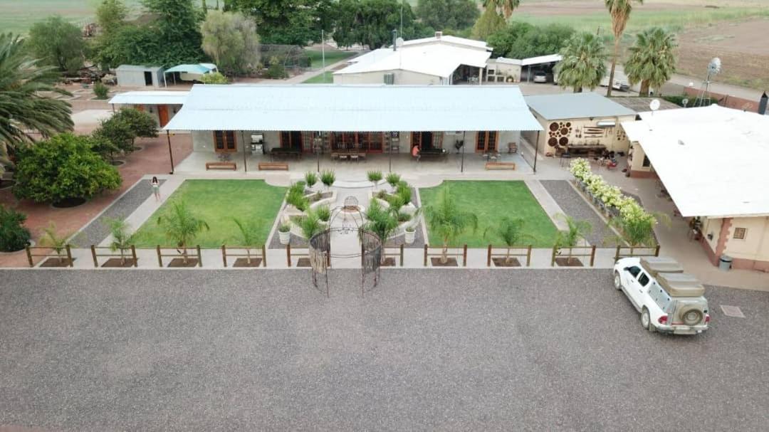 Bastion Farmyard Villa Mariental Exterior foto